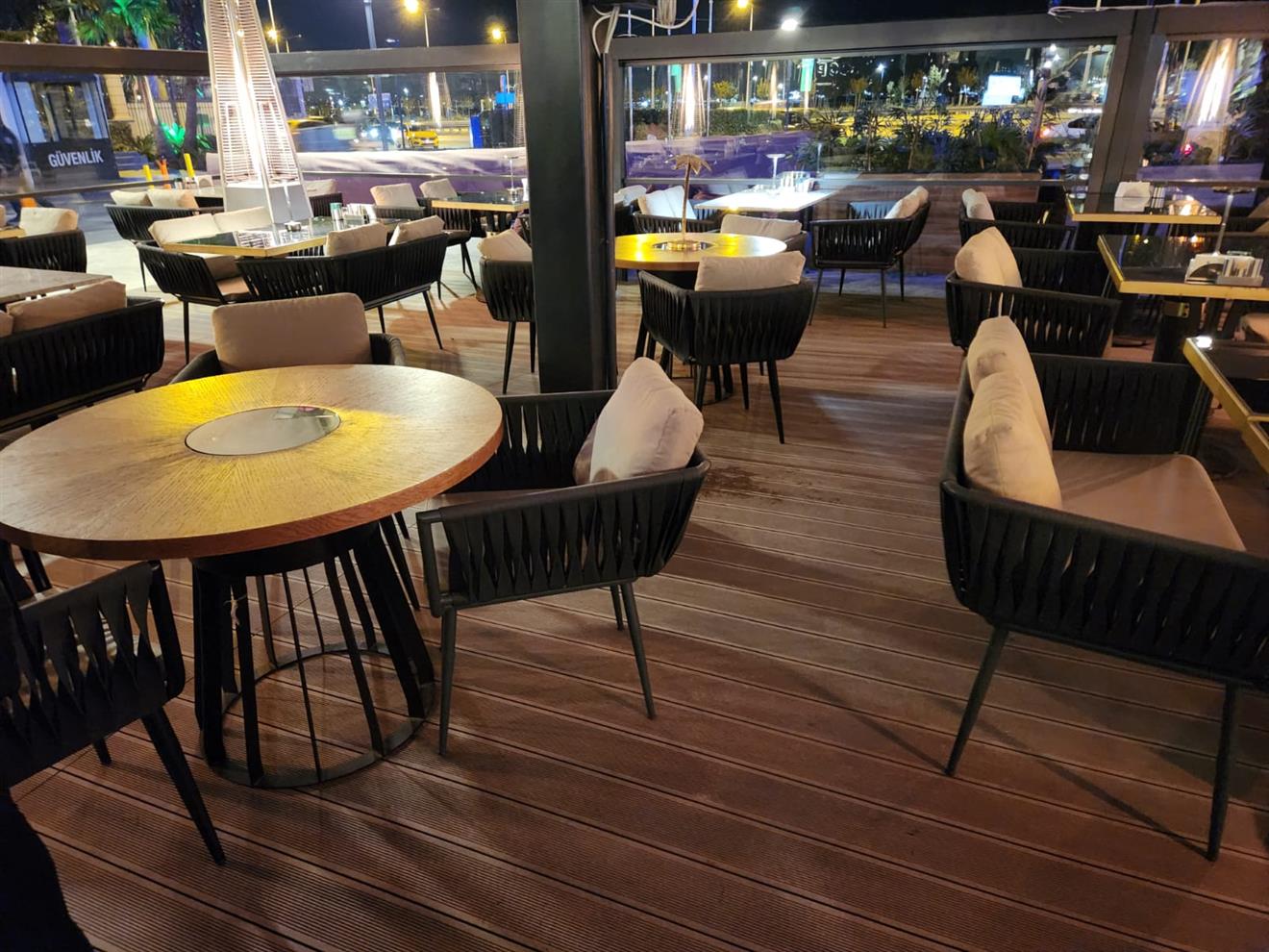 Zeytinburnu The Loop Lounge Kafe Kompozit Deck Çalışmamız.